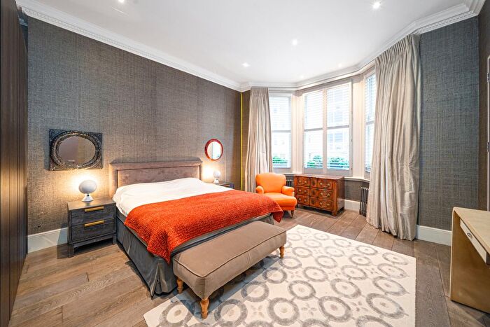 2 Bedroom Flat For Sale In Elm Park Gardens, Chelsea, London, United Kingdom, SW10