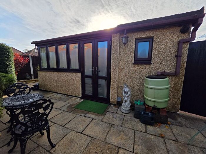 1 Bedroom Chalet To Rent In Blenheim Chase, Leigh-On-Sea, SS9