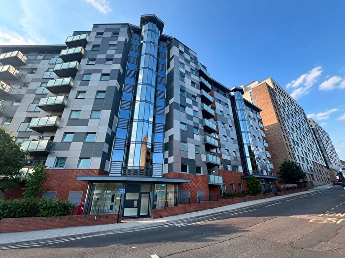 2 Bedroom Flat To Rent In West Park Road, Southampton, Hampshire, SO15