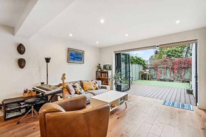 3 Bedroom Terraced House To Rent In Staveley Gardens, Grove Park, W4