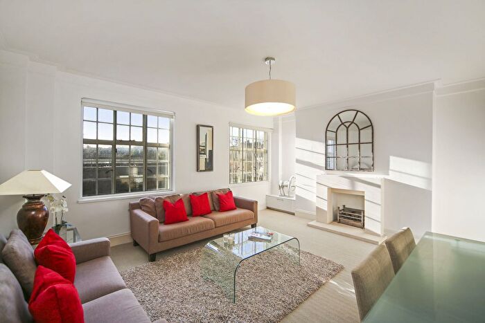 2 Bedroom Flat To Rent In Kings Court South, Chelsea Manor Gardens, SW3