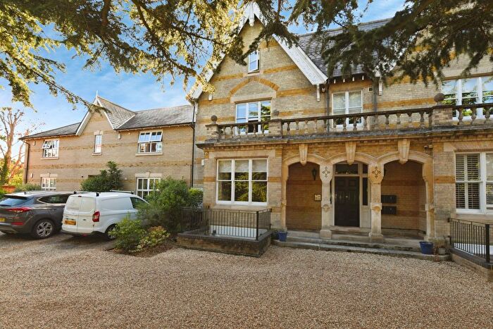 2 Bedroom Flat For Sale In New London Road, Chelmsford, Essex, CM2