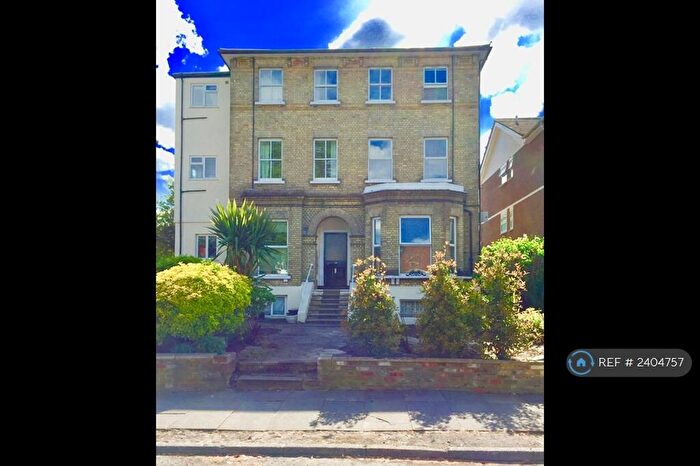 Studio To Rent In Parklands, Surbiton, KT5