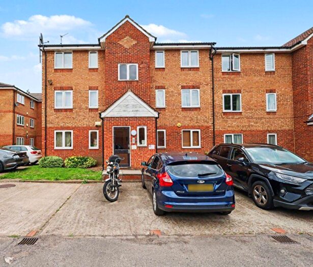1 Bedroom Flat For Sale In Fenman Gardens, Ilford, IG3