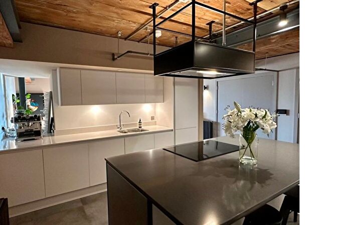 2 Bedroom Flat To Rent In London, England, SW8