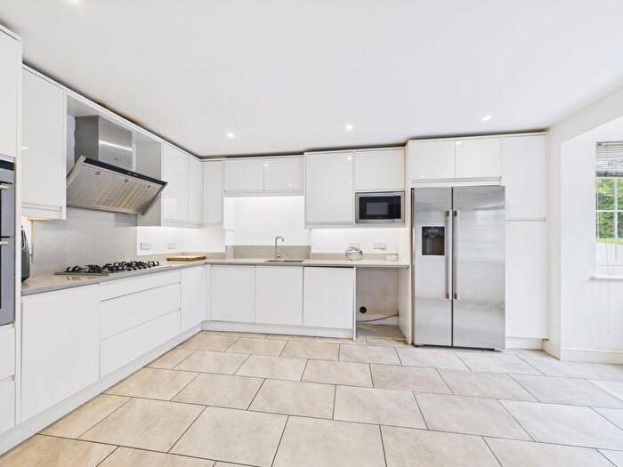 4 Bedroom Detached House To Rent In Buxton Place, Caterham, CR3