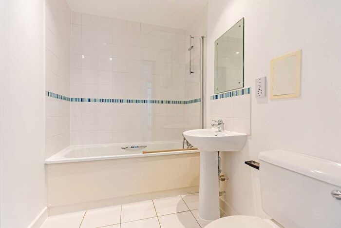 2 Bedroom Flat To Rent In Taylor Place, Bow, London, E3