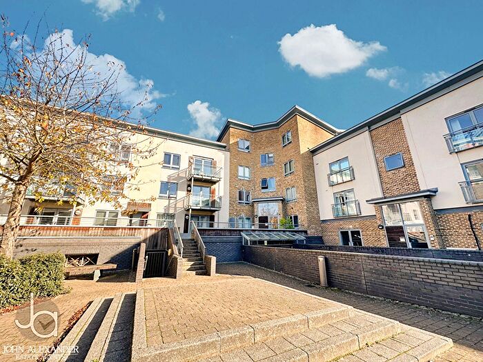 2 Bedroom Flat For Sale In Quayside Drive, Colchester, CO2