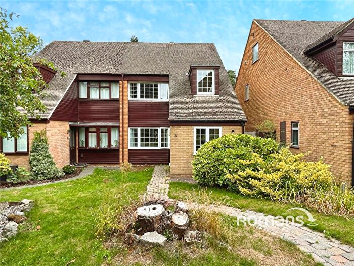 3 Bedroom Semi-Detached House For Sale In Coleridge Avenue, Yateley, Hampshire, GU46