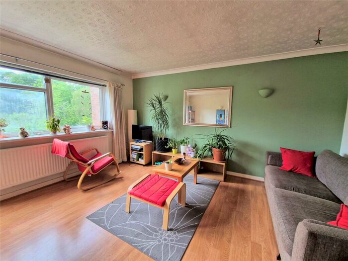 2 Bedroom Flat To Rent In Garden View Court, Leeds, West Yorkshire, LS8