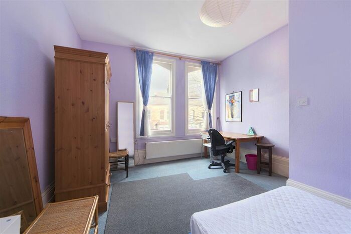 3 Bedroom Flat To Rent In Finsbury Park Road, Finsbury Park, N4