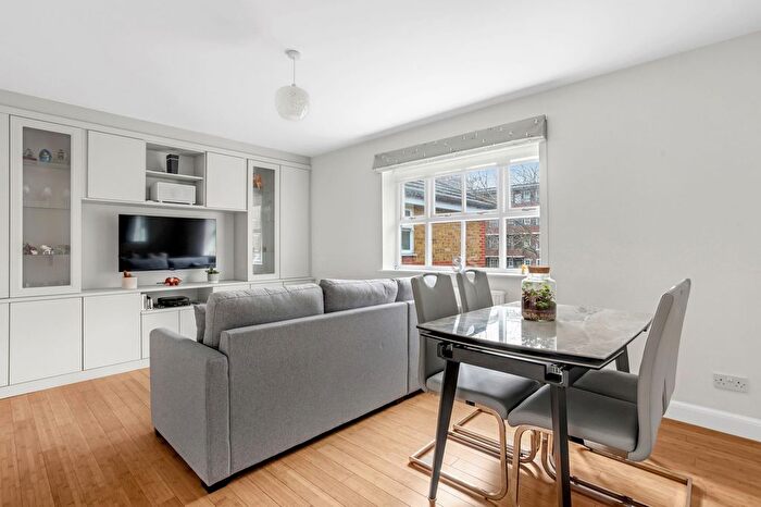 2 Bedroom Flat For Sale In Collard Place, London, NW1