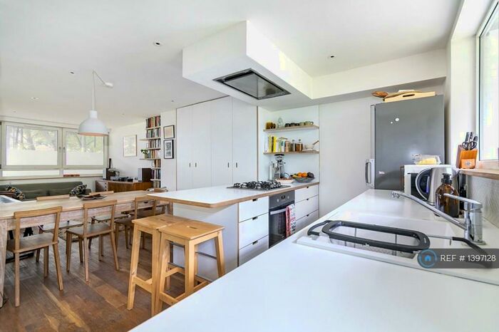 3 Bedroom Maisonette To Rent In Orwell Court, London, E8