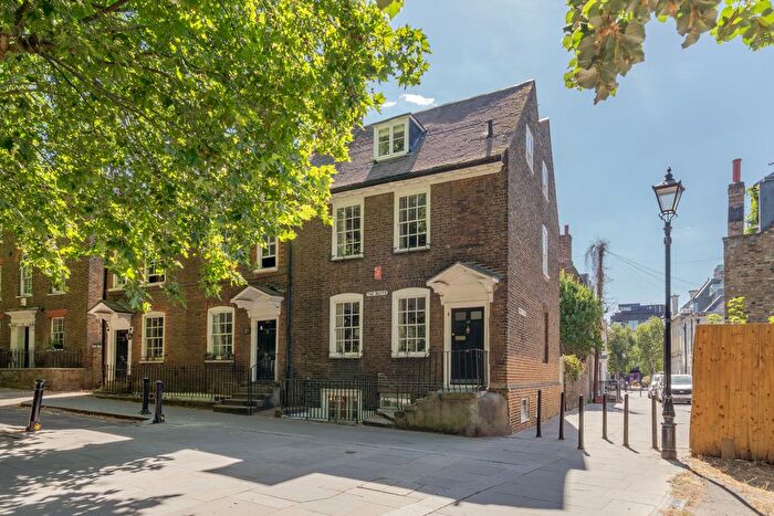 4 Bedroom Semi-Detached House For Sale In The Butts, Brentford, TW8