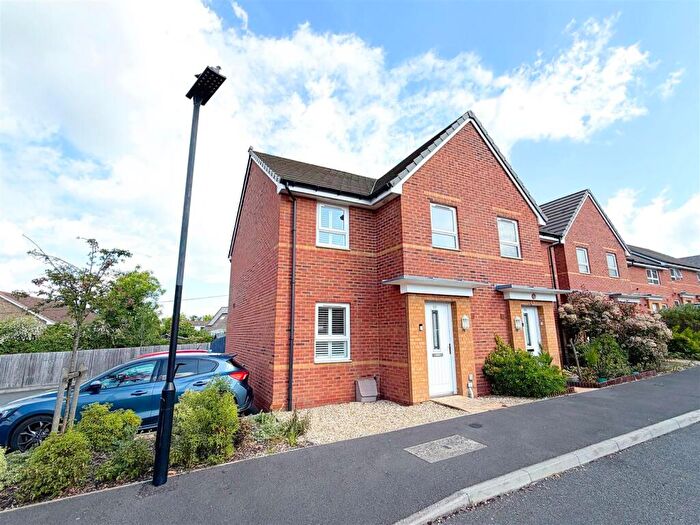 3 Bedroom Semi-Detached House For Sale In Cromwell Avenue, East Cowes, PO32