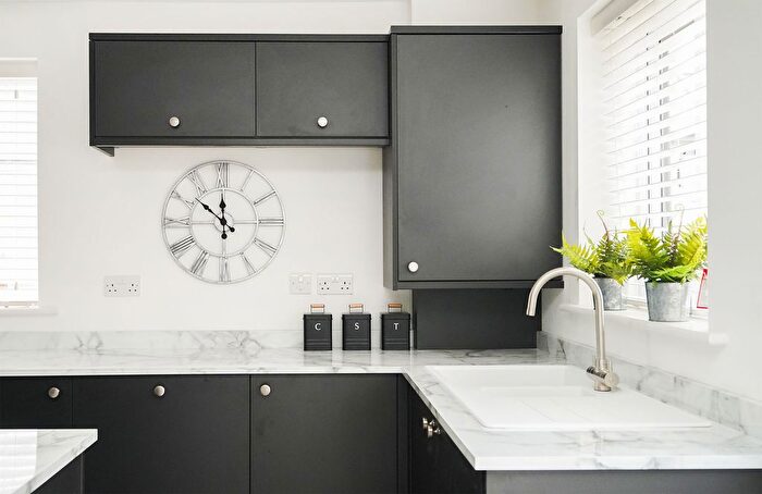 2 Bedroom Cottage For Sale In Upperthorpe Road, Killamarsh, Sheffield, S21