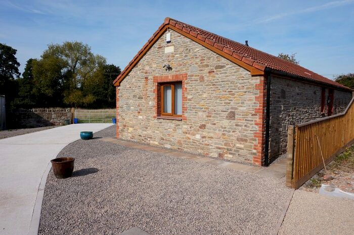 2 Bedroom Bungalow To Rent In London Road, Bristol, BS30