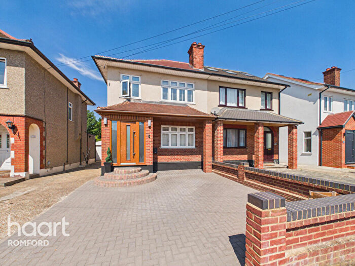 3 Bedroom Semi-Detached House For Sale In Carter Drive, Romford, RM5