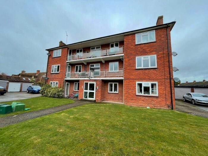 2 Bedroom Flat To Rent In Stroud Green, Newbury, RG14