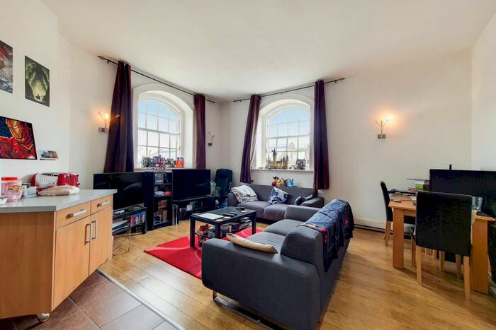 2 Bedroom Flat For Sale In Cadogan Road, Woolwich, London, SE18
