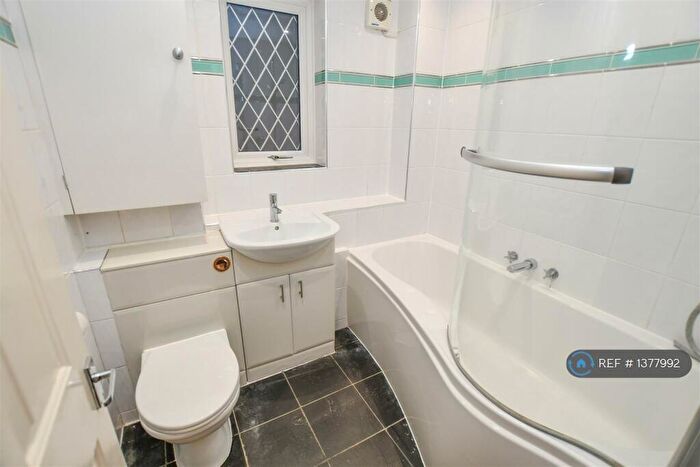 1 Bedroom Flat To Rent In St Annes Road, London Colney, AL2