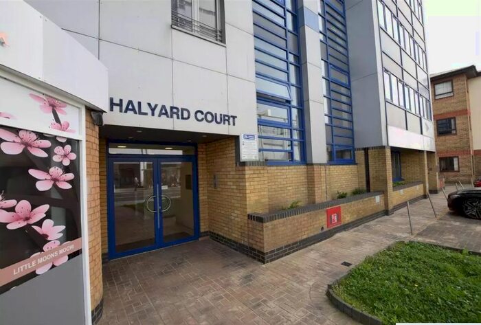 2 Bedroom Flat To Rent In Western Rd, Romford, RM1