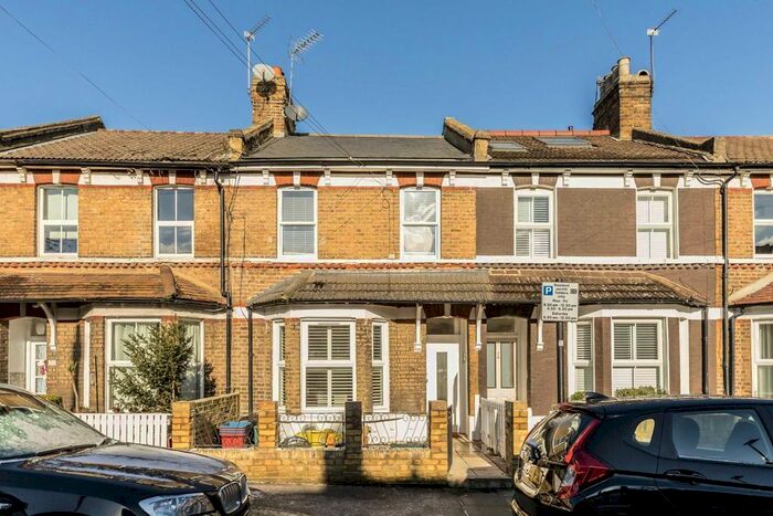 2 Bedroom Flat To Rent In Glebe Street, London, W4