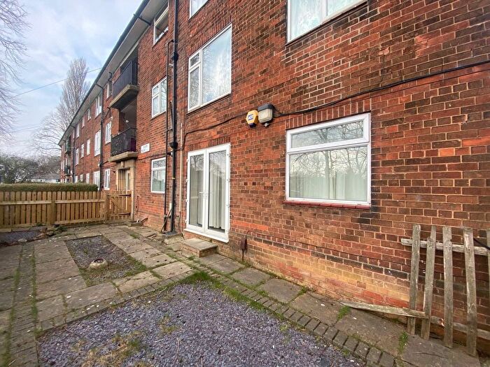 2 Bedroom Flat To Rent In Saxon Mount, Moortown, Leeds, LS17