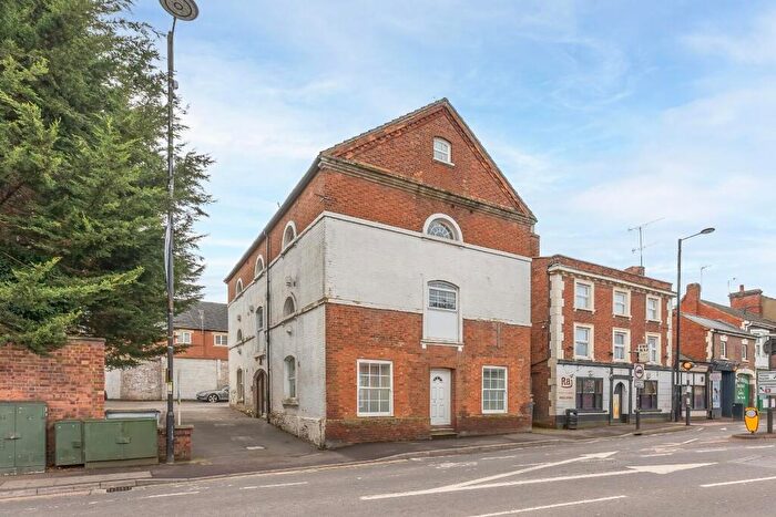 2 Bedroom Flat For Sale In Old Road, Leighton Buzzard, LU7