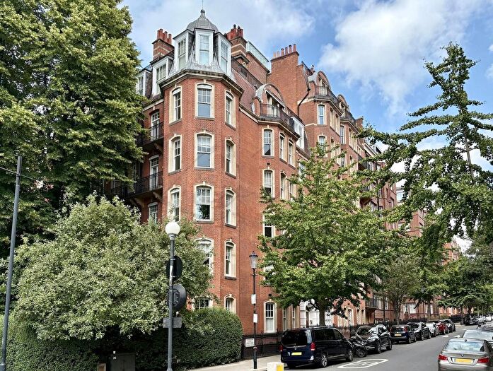 3 Bedroom Flat To Rent In Oakwood Court, London, W14
