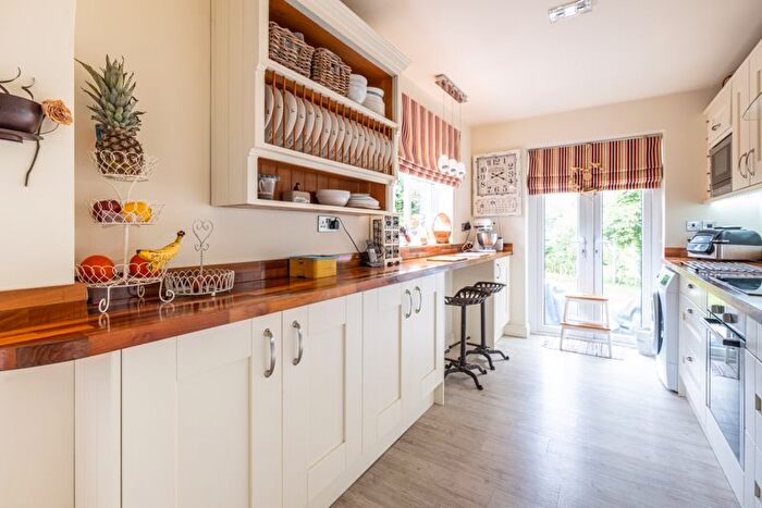 4 Bedroom Detached House For Sale In Newport Road, New Bradwell, Milton Keynes, MK13