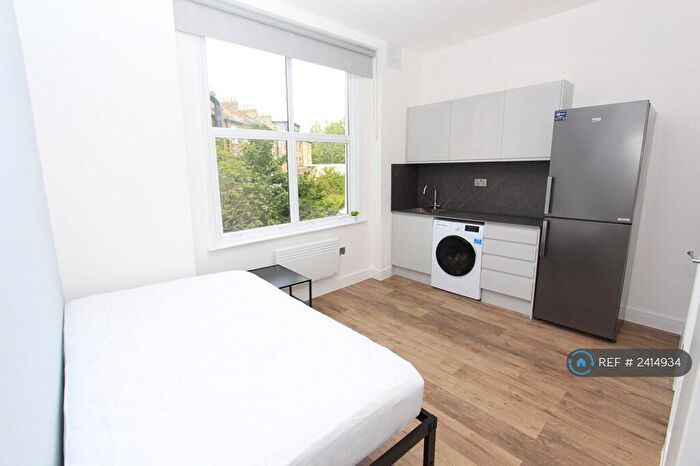 Studio To Rent In Junction Road, London, N19