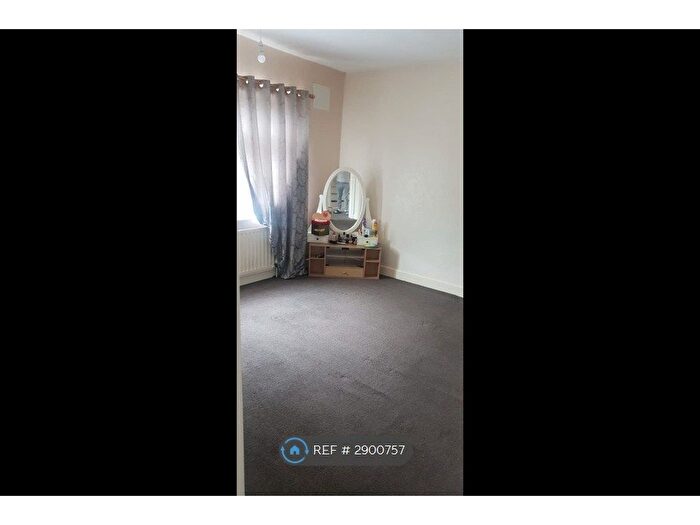 3 Bedroom Semi-Detached House To Rent In Saltwells Road, Dudley, DY2