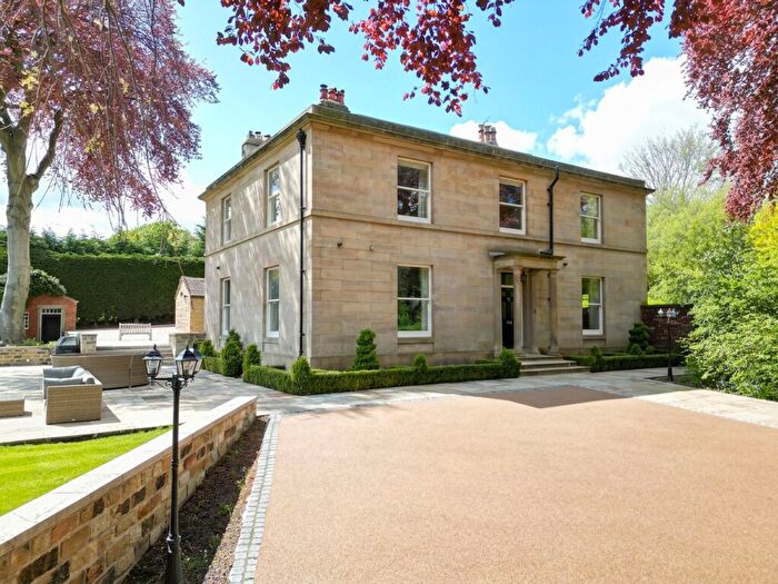 6 Bedroom Detached House For Sale In Arkenley Lane, Huddersfield, HD4