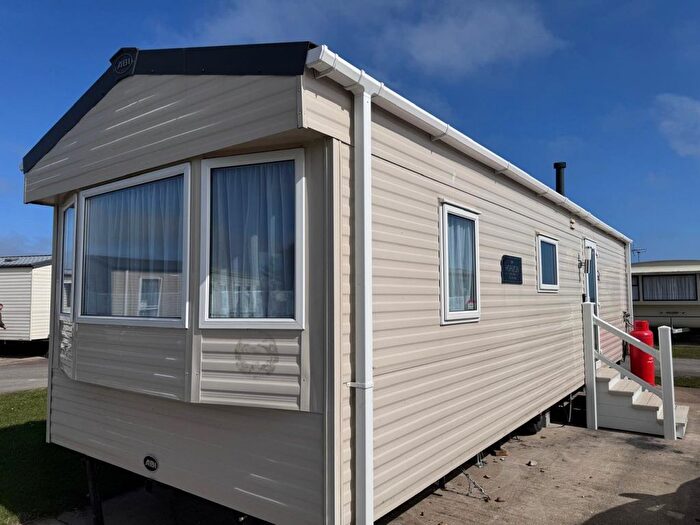 2 Bedroom Mobile/park Home For Sale In Hornsea Road, Skipsea, Driffield, YO25
