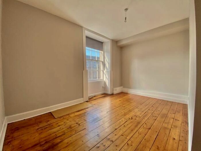 1 Bedroom Flat To Rent In Montrose Terrace, Abbeyhill, Edinburgh, EH7