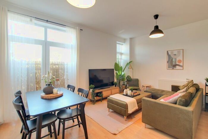 1 Bedroom Flat To Rent In High Street, Wickford, SS12