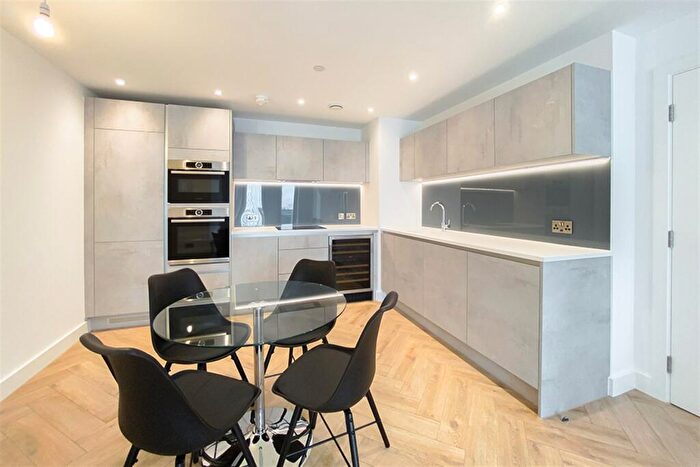 2 Bedroom Apartment To Rent In Elizabeth Tower, M15