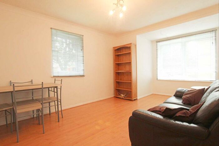 1 Bedroom Flat To Rent In Chaucer Drive, London, SE1