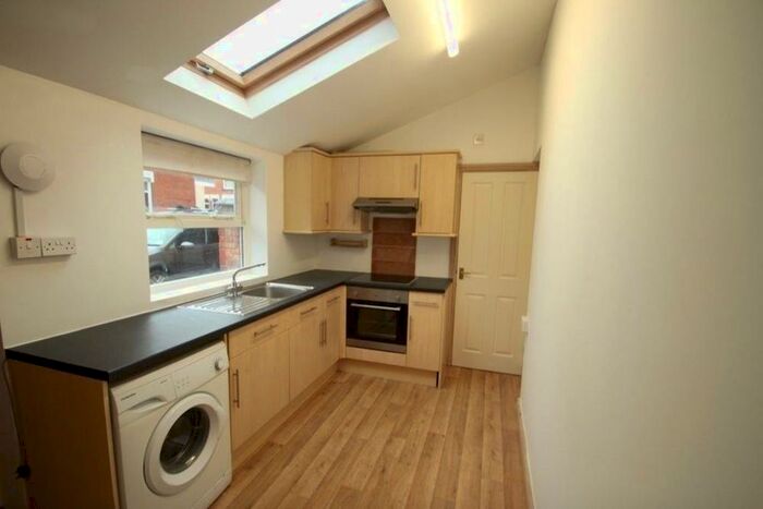 1 Bedroom Maisonette To Rent In Bulwer Road, Clarendon Park, Leicester, LE2