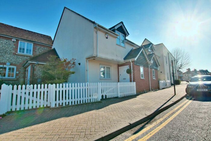 2 Bedroom Mews To Rent In High Street, Farnborough, BR6