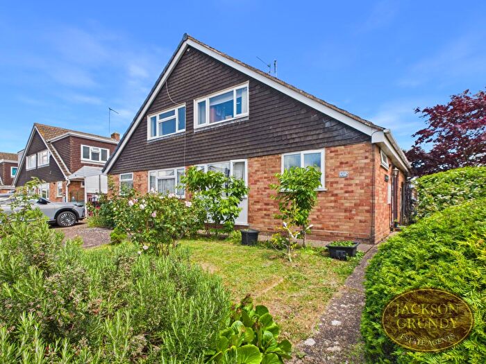 3 Bedroom Semi-Detached House For Sale In Obelisk Rise, Northampton, NN2