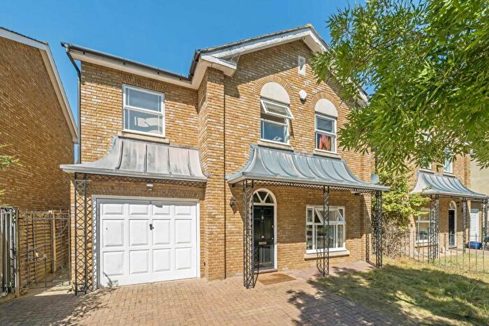 4 Bedroom House To Rent In Savery Drive, Long Ditton, KT6