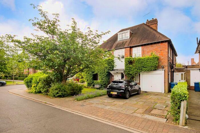 5 Bedroom Detached House To Rent In Turner Close, Hampstead Garden Suburb, NW11