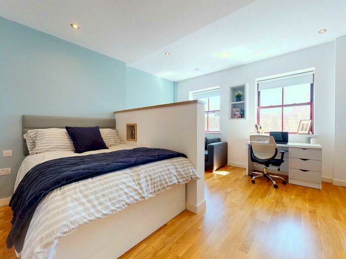 Apartment To Rent In Apt, Crown Residence #, LS1