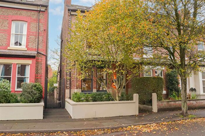 3 Bedroom End Of Terrace House For Sale In Brundretts Road, Chorlton, M21