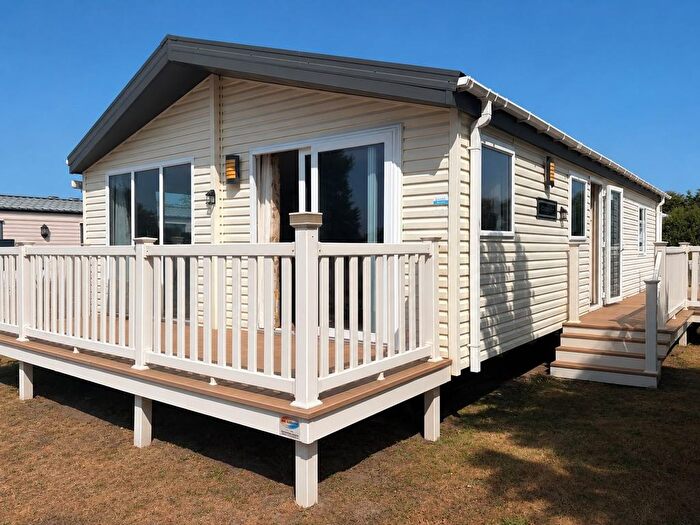 3 Bedroom Mobile/park Home For Sale In Butt Lane, Burgh Castle, NR31