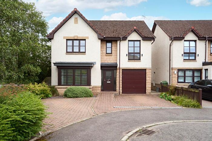 4 Bedroom Detached House To Rent In Cauldhame Street, Falkirk, FK2