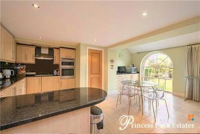 3 Bedroom Flat To Rent In Princess Park Manor, Royal Drive, N11