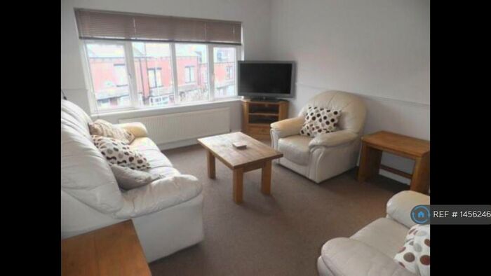 2 Bedroom Flat To Rent In The Village Street, Leeds, LS4